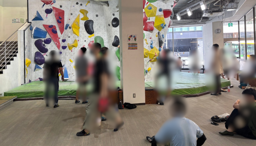 平常時の土曜13時頃の秋パン館内の混雑状況