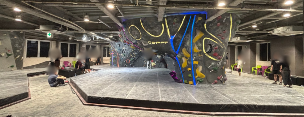 GW中の秋パン3階フロア・18時時点で空き始めた壁面