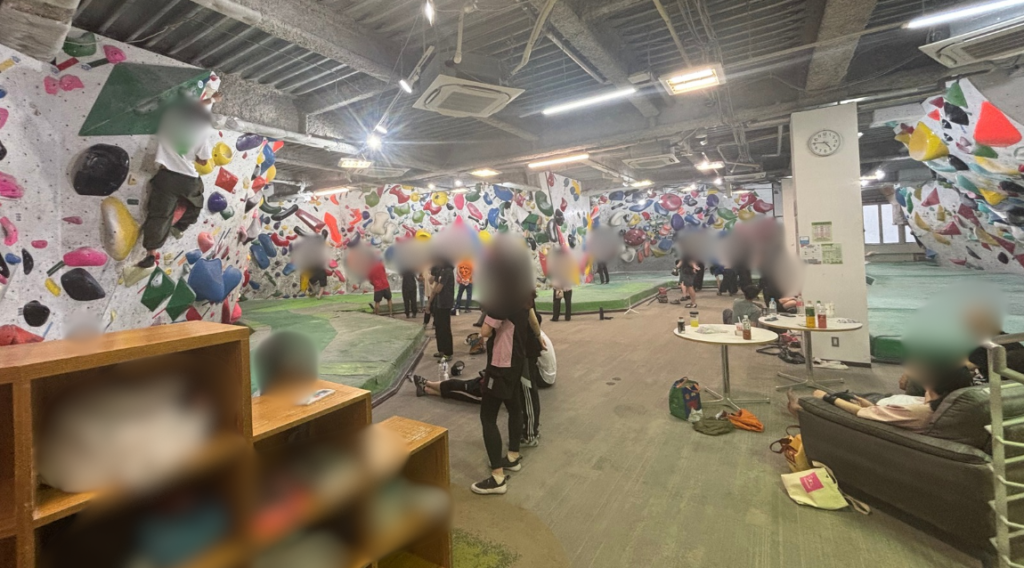 GW中の秋パン2階フロア・16時45分（ピーク帯）の混雑状況